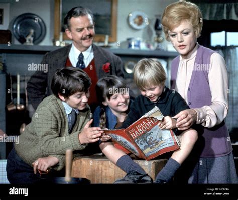 BEDKNOBS AND BROOMSTICKS, David Tomlinson, Ian Weighill, Cindy O ...