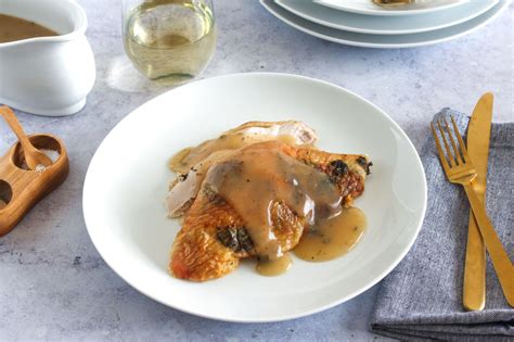 Make a Classic Thanksgiving Gravy With Turkey Giblets | Recipe | Gravy ...