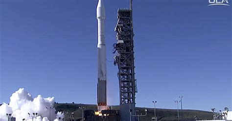 Atlas 5 rocket launches secret military payload - CBS News