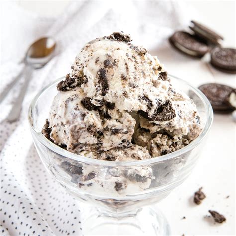 Easy No Churn Cookies and Cream Oreo Ice Cream - The Busy Baker