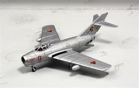 Hobby Master MiG-15bis 1/72 die-cast model ezToys - Diecast Models and ...