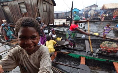 Makoko, a Floating Slum in Nigeria | Amusing Planet