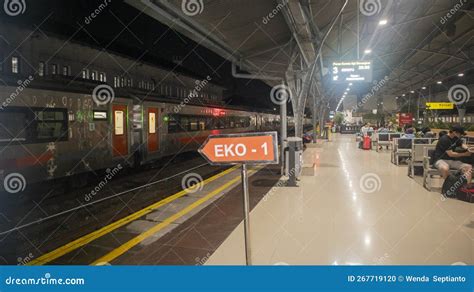 Train Platform at Pasar Senen Station Editorial Image - Image of ...