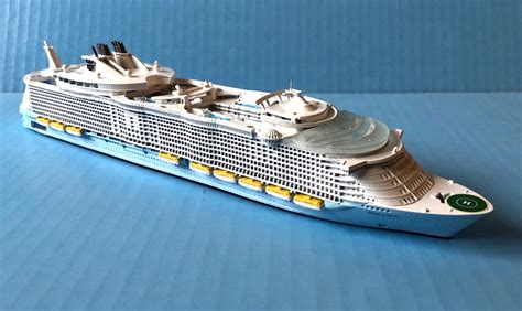 Oasis of The SEAS Royal Caribbean Cruise Ship Model in Scale 1:1250 ...