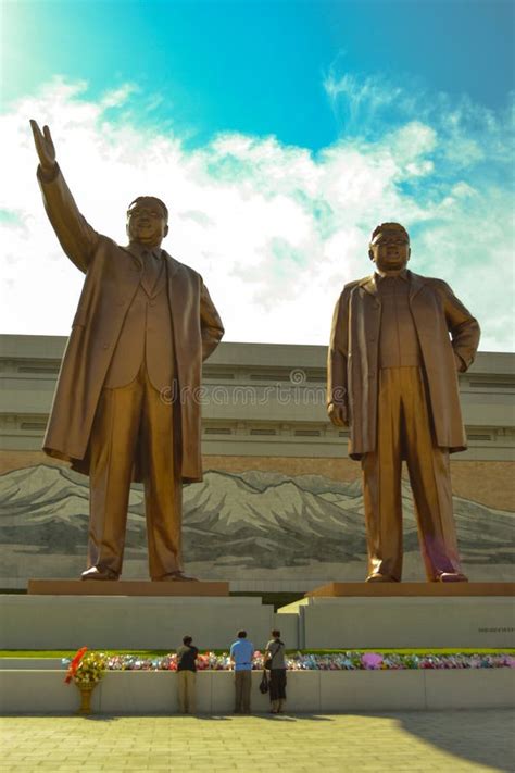 Bronze Statue of Kim Il Sung and Kim Jong Il in Mansudae, Pyongyang ...