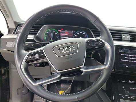 2021 Audi e-tron PREMIUM - Lime Cars