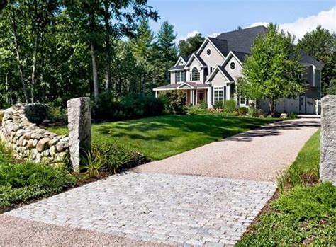 8 Gravel Driveways Ideas for Edging, Maintenance & More - Landscaping ...