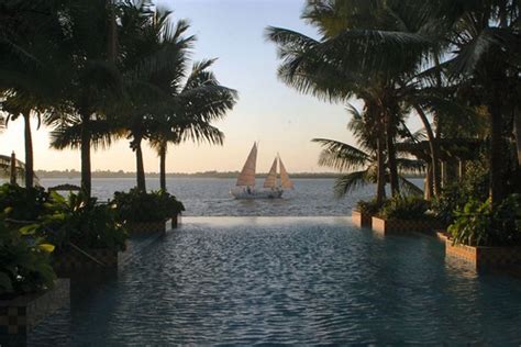 Infinity pool, Taj Malabar Hotel, Cochin | Brian Snelson | Flickr