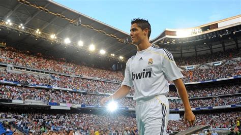 Accueil galactique pour Ronaldo | UEFA Champions League | UEFA.com