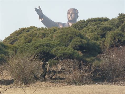 Kim Il Sung statue - Pyongyang, North Korea - a photo on Flickriver