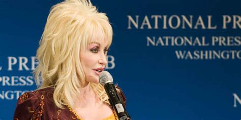 Dolly Parton: The Queen of Country & Wigs - Superhairpieces.com