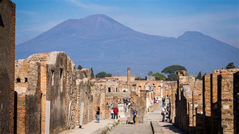 Skip-the-Line Pompeii & Vesuvius Tour: Fully Guided Day Trip From Rome