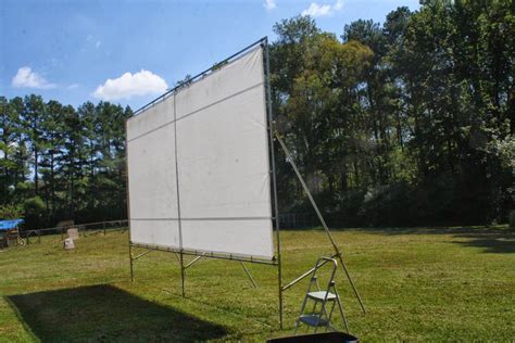 My Barefoot Farm: Portable Outdoor Movie Screen