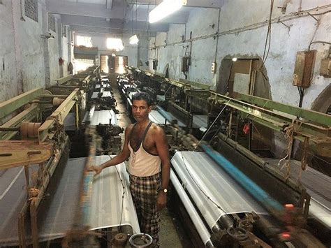 Production slumps in the powerloom hub of Bhiwandi - Rediff.com Business