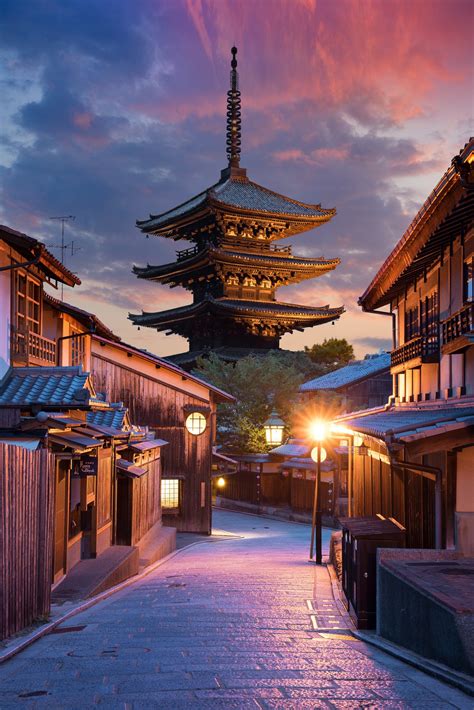 The Yasaka Pagoda in Kyoto, Japan. : r/ArchitecturePorn