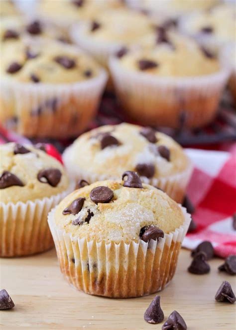 EASY Homemade Chocolate Chip Muffins | Lil' Luna