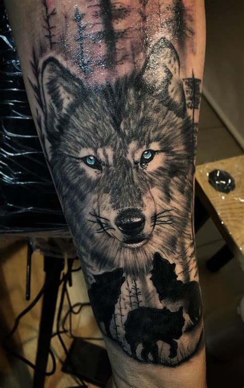 [40+] Black And Grey Wolf Tattoo Design