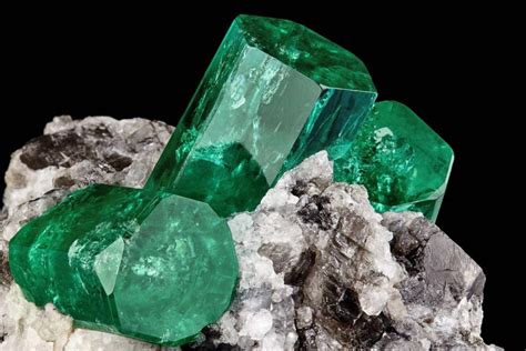 How to Understand the Quality of Raw, Uncut Emeralds | The Natural ...