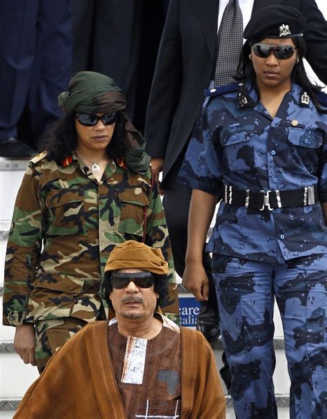 TENDAI TODAY: Gaddafi's Women Bodyguards: Photos Of The Amazonian Guard