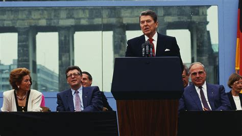 President Reagan challenges Gorbachev to "Tear down this wall" | June ...