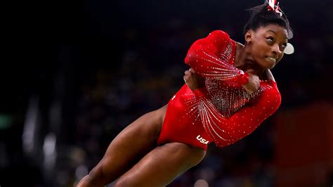 Simone Biles Vault - Simone Biles Returns To Competition With Historic ...