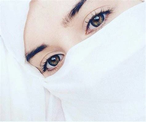 Pin by Safy on d p s | Hijabi girl, Niqab eyes, Beautiful hijab