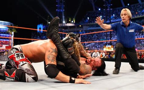 (Almost) 5-Star Match Reviews: The Undertaker vs. Edge - WWE ...