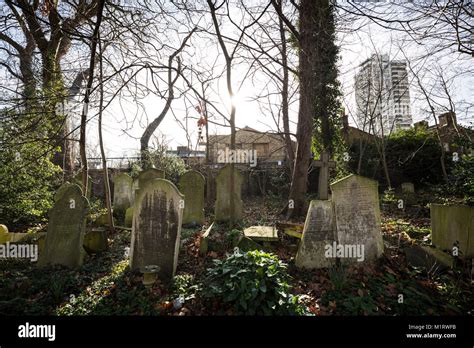 Tower Hamlets Cemetery Park in East London, UK Stock Photo - Alamy