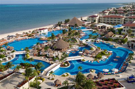 5 Kid-Friendly Cancun Resorts | Best Beach Vacation Resorts with Kids ...