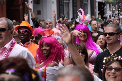 How To Dress for Mardi Gras - FrenchQuarter.com