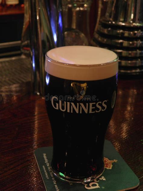 A pint of Guinness editorial image. Image of foam, black - 130470100