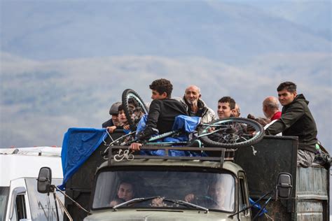 Karabakh exodus: 20,000 Armenians flee over border as UN calls for ...