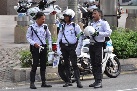 Polis Diraja Malaysia | Chillaxing while waiting for the rec… | Flickr