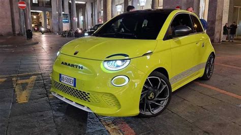 Esta é a 1ª foto do Abarth 500e antes da estreia; modelo virá ao Brasil