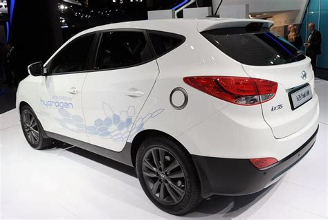 Hyundai ix35 Fuel Cell Photos and Specs. Photo: ix35 Fuel Cell Hyundai ...