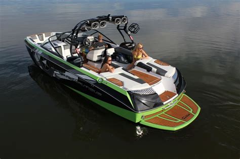 Wake & Ski Boats | Castaway Customs