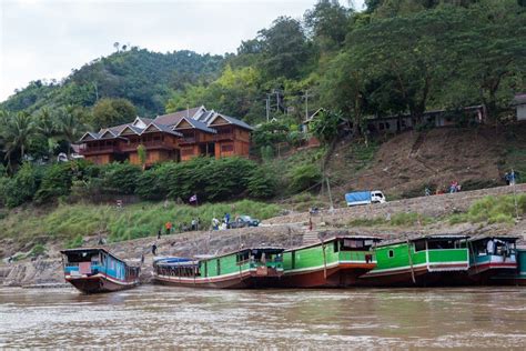 Taking the Slow Boat Down the Mekong River – Earth Trekkers