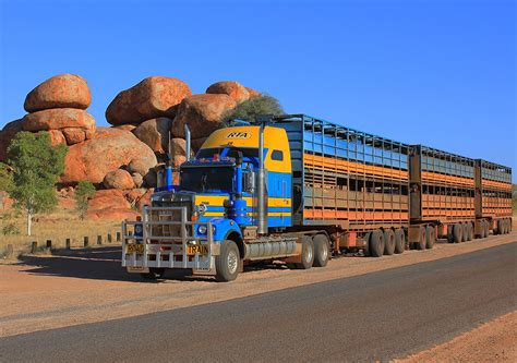 Crossing horizons: Trains and road trucks across Australia (Video)