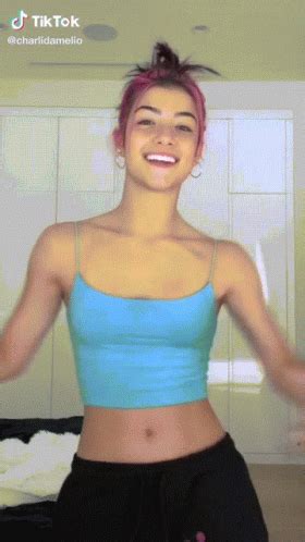 Tiktok Charli Damelio GIF - Tiktok Charli Damelio Dancing Girl ...