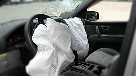 Can Airbags Be Replaced? (After Accident, Cost + Wait Time)