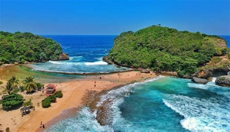 From Dead Cave to Rock Wall, Here Are the Most Unique Beaches in Malang