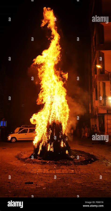 Festival holi dahan hi-res stock photography and images - Alamy