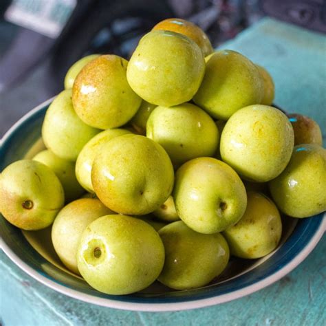 Filipino Manzanita Fruit – Filipino Eyes