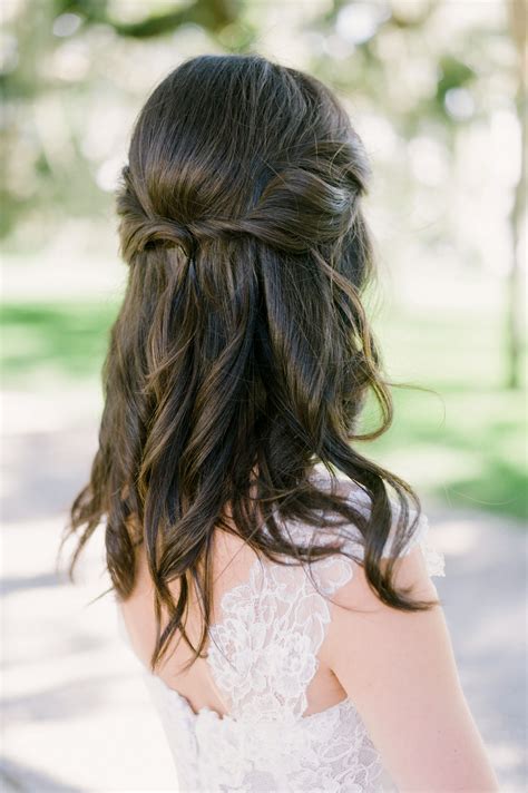 55 Simple Wedding Hairstyles That Prove Less Is More | Martha Stewart ...