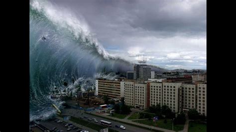 Biggest tsunami in the world Japan tsunami 2011 raw footage !!!! - YouTube