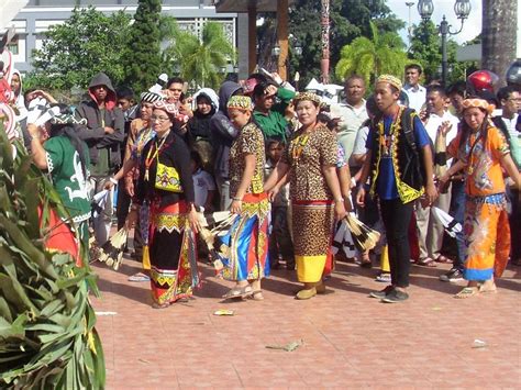 Mahakam Festival 2012: Para Penari diantara HUDOQ