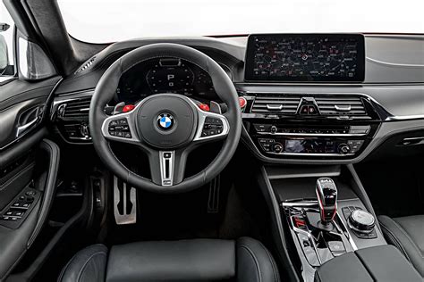 BMW M5 ganha facelift e aperfeiçoamentos para linha 2021