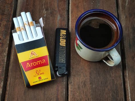 Review Rokok Aroma Slim 12: Pedas dan Sepatnya Pas