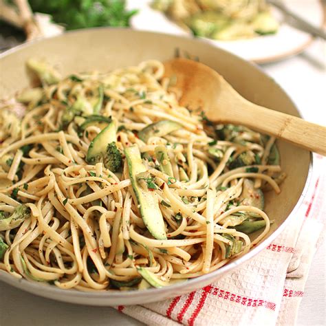 Zucchini and Broccoli Linguine | Free Vegan Meal Plans | Veahero