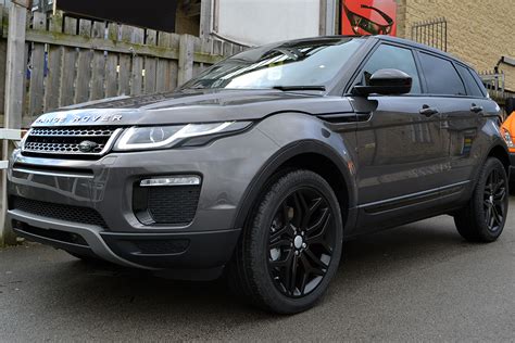 Range Rover Evoque - Waitomo Grey with Roof Wrap